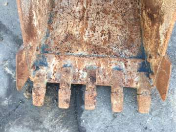 Godet Terrassement HYUNDAI Robex 55-7 - 700mm - Axes 45mm d'occasion