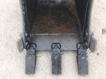 Godet Terrassement AUTRE 400mm - Axes 30mm d'occasion