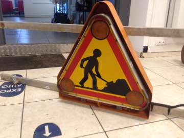 Equipments MERCURA TRIANGLE DE SIGNALISATION LUMINEUX  used