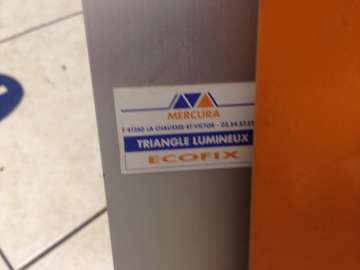 Equipments MERCURA TRIANGLE DE SIGNALISATION LUMINEUX  used