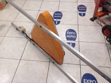 Equipments MERCURA TRIANGLE DE SIGNALISATION LUMINEUX  used