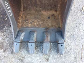 Godet Tranchee VOLVO 390mm - Attache VOLVO 1,5 Tonnes d'occasion