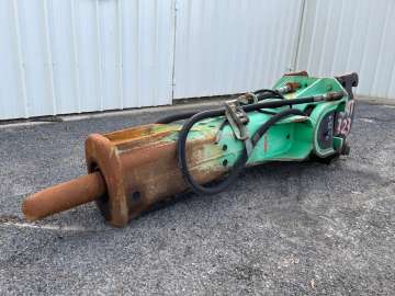 Hammer MONTABERT V1800 (20-35 Tonnes) used