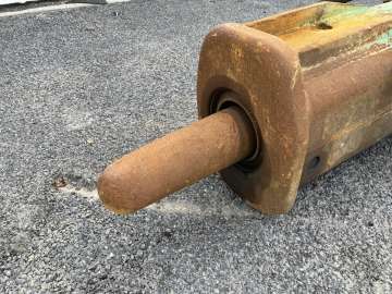 Brise Roches MONTABERT V1800 (20-35 Tonnes) d'occasion
