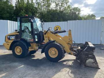 Carregadora Compacta CATERPILLAR 906H usadas