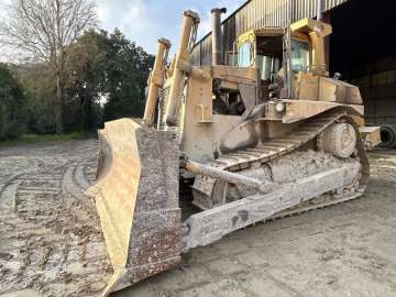 Buldożer CATERPILLAR D8L używane