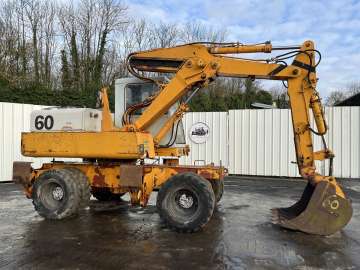 Excavator (Wheeled) POCLAIN P60 used