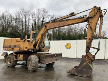 Excavator (Wheeled) CASE 888 BP used