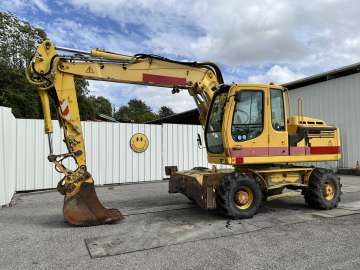 Pelle Sur Pneus LIEBHERR A900C LITRONIC d'occasion