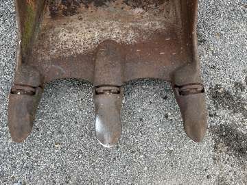 Godet Tranchee AUTRE 600mm - Axes 70 Et 60mm d'occasion