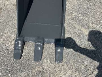 Godet Tranchee AUTRE 450mm - Axes 70mm d'occasion
