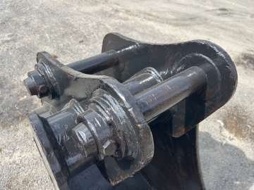 Godet Tranchee JCB 670mm - Pelles 14 T - Axes 65mm d'occasion