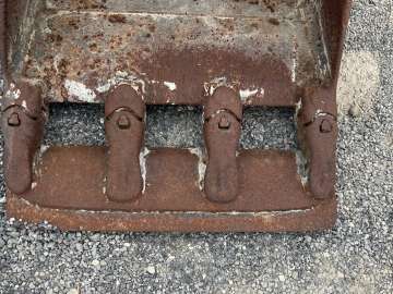 Godet Terrassement MORIN M3 - 570mm - Flanc Tordu d'occasion