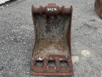 Godet Terrassement MORIN M3 - 570mm - Flanc Tordu d'occasion