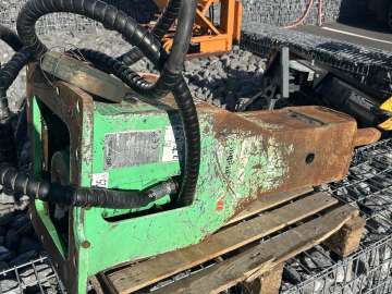 Brise Roches MONTABERT 140SMS / Pelles 8-12 Tonnes d'occasion