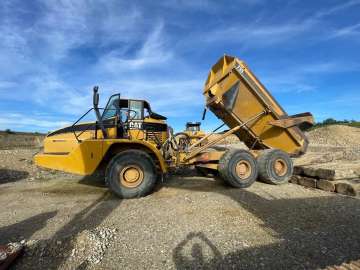 Gelenkdumper CATERPILLAR 735 MACHINE SUISSE gebraucht