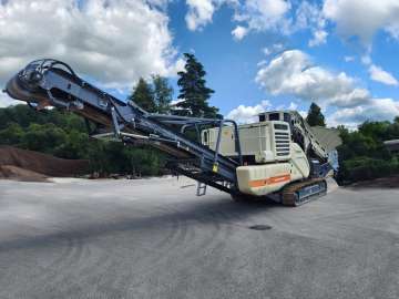 Britador METSO MINERALS A CONE LOKOTRACK LT200HP usadas