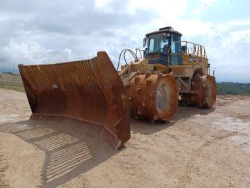 Compacteur à Déchet / Pieds De Mouton CATERPILLAR 836H d'occasion