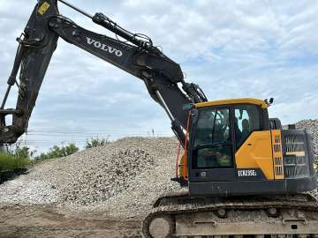 Escavadeira Com Lagartas VOLVO ECR235EL usadas