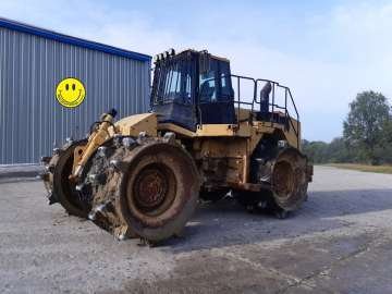Compacteur à Déchet / Pieds De Mouton CATERPILLAR 826GII d'occasion