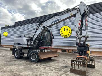 Pelle Sur Pneus LIEBHERR A900 LITRONIC d'occasion