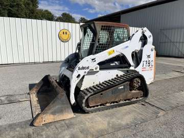 Skid Steer Loader used for heavy construction, loaders, skid steer