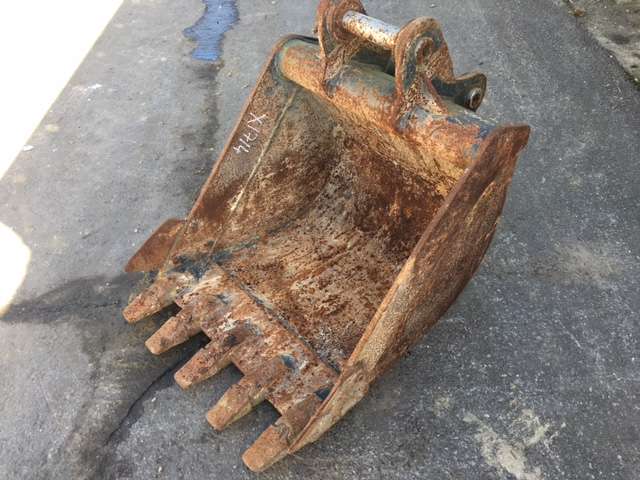 Godet Terrassement HYUNDAI Robex 55-7 - 700mm - Axes 45mm d'occasion