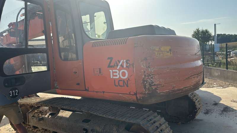 【soilY】 Excavator (tracked) Hitachi Zx 130 Lcn used - Excavators
