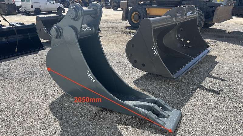 Godet Tranchee AUTRE 480mm - Axes 80mm d'occasion