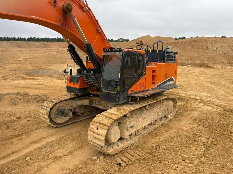 Excavator (tracked) Doosan Dx800lc-7 used - Excavators (Tracked
