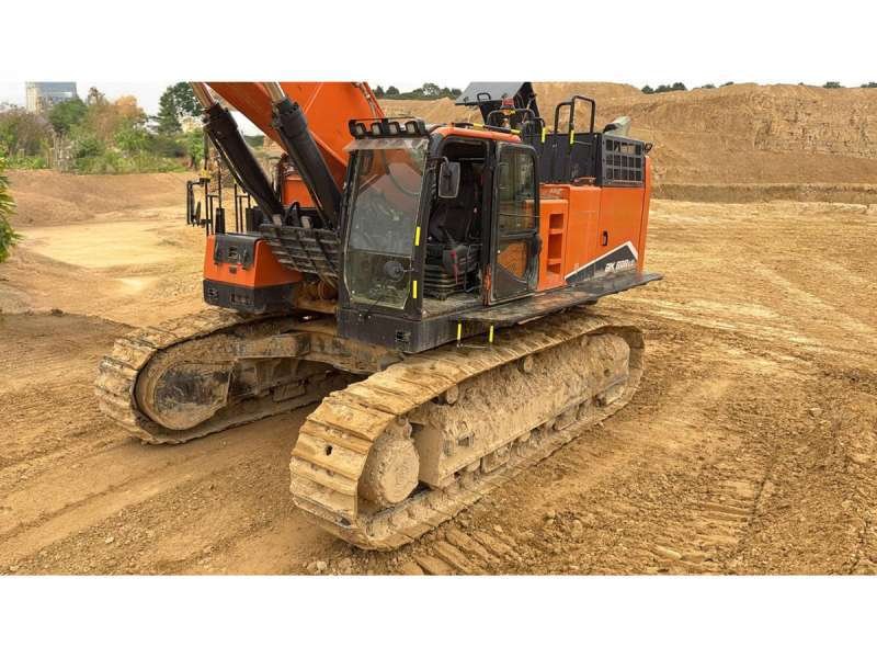 Excavator (tracked) Doosan Dx800lc-7 used - Excavators