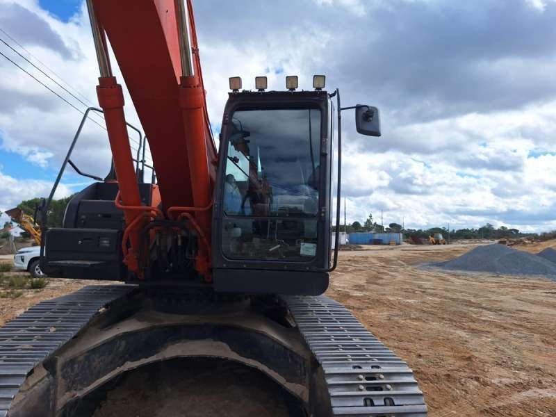 Excavator (tracked) Hitachi Zx300lcn-6 used - Excavators (Tracked