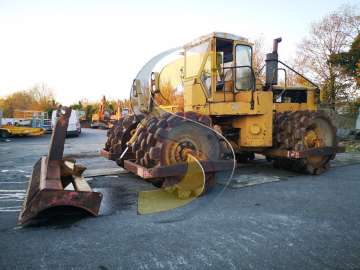 Padfoot Compactor / Sheepsfoot Compactor  CATERPILLAR 825 used