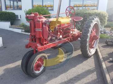 Pozostałe AUTRE Tracteur Ancien używane