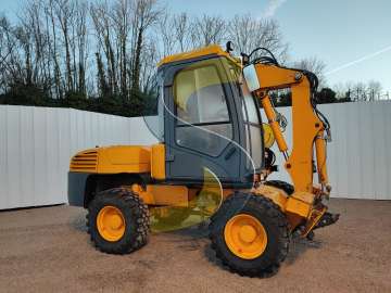 Wheeled Excavator MECALAC 12MXT used