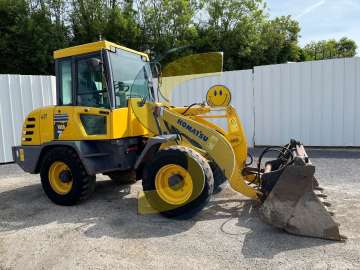 Ładowacz Kompaktowy < 7 Ton KOMATSU WA75-3 używane
